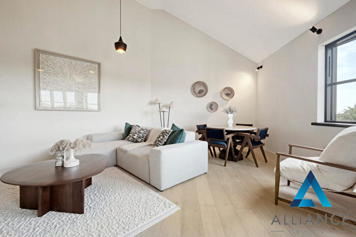 2 Bedroom Apartment To Rent In Blake Hall Road, Wanstead, Waltham Abbey, E11