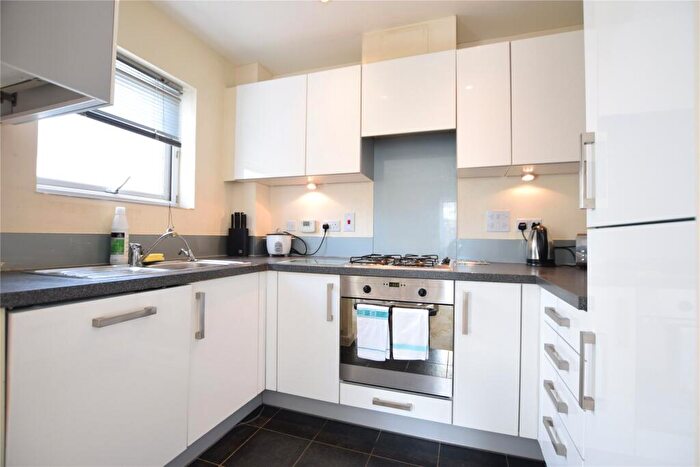 2 Bedroom Flat To Rent In Gweal Avenue, Reading, Berkshire, RG2