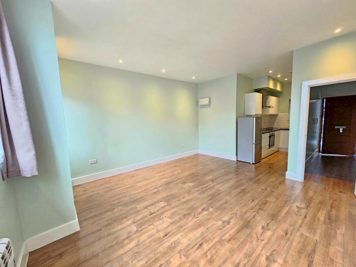 2 Bedroom Flat To Rent In Park Street, Luton, LU1