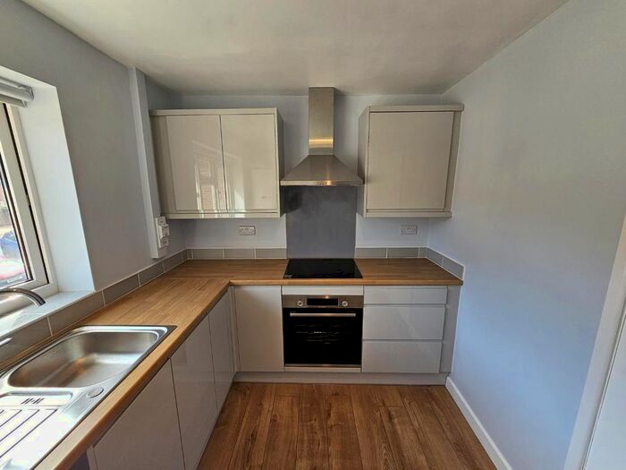 2 Bedroom Flat To Rent In Eastfield Walk, Tadcaster, LS24