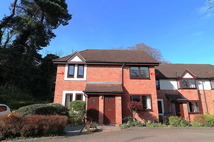 2 Bedroom Retirement Property For Sale In Garden Court, Priory Road, Warwick, CV34
