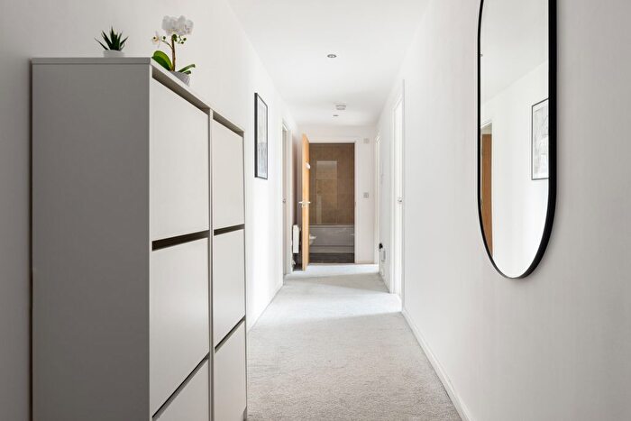 2 Bedroom Flat To Rent In Townmead Road, London, SW6