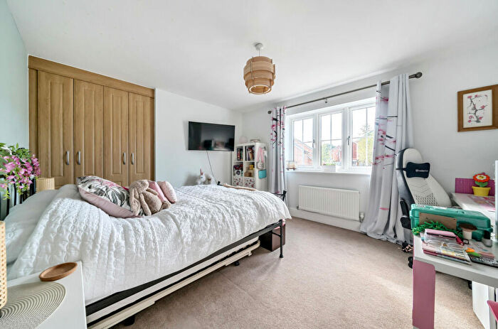 5 Bedroom Detached House For Sale In Maple Place, Four Marks, Alton, Hampshire, GU34