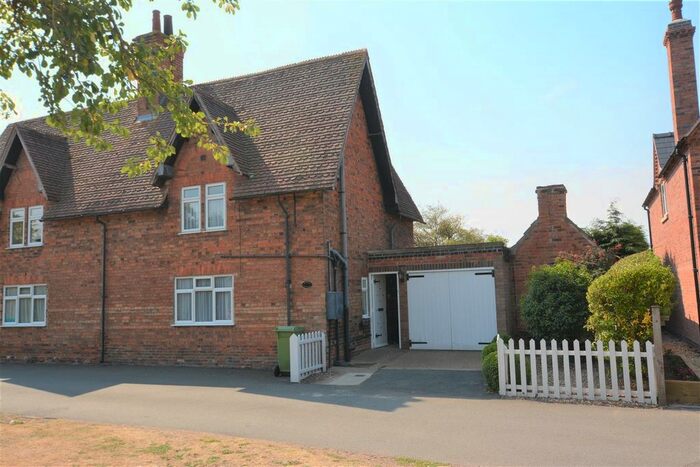 2 Bedroom Semi-Detached House For Sale In Pinfold Lane, Averham, Newark, NG23