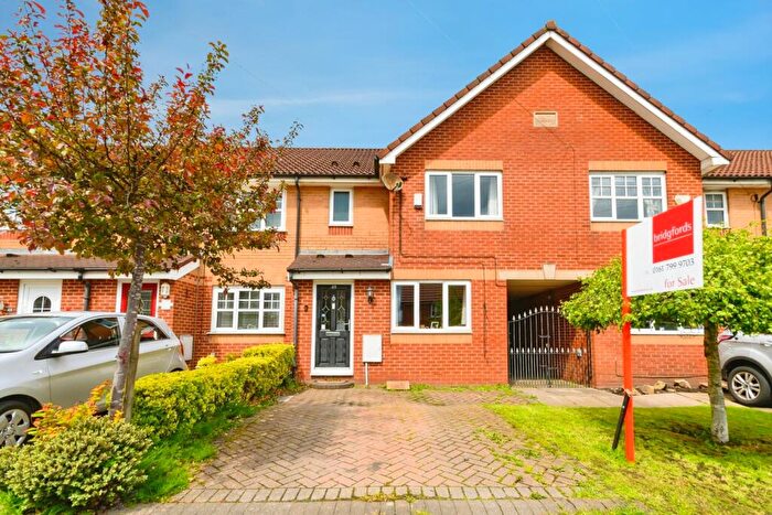 3 Bedroom Semi-Detached House For Sale In Hill Top Road, Worsley, Manchester, Greater Manchester, M28