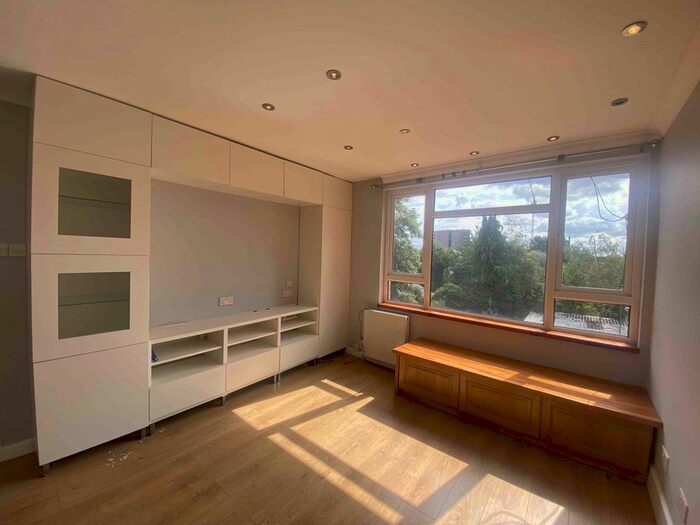 3 Bedroom Flat To Rent In Stratford Road, Watford, WD17