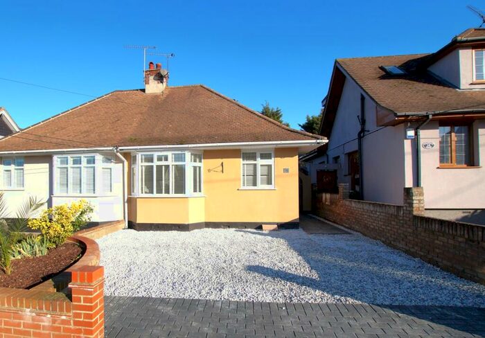 2 Bedroom Semi-Detached Bungalow To Rent In Oakwood Road, Rayleigh, SS6