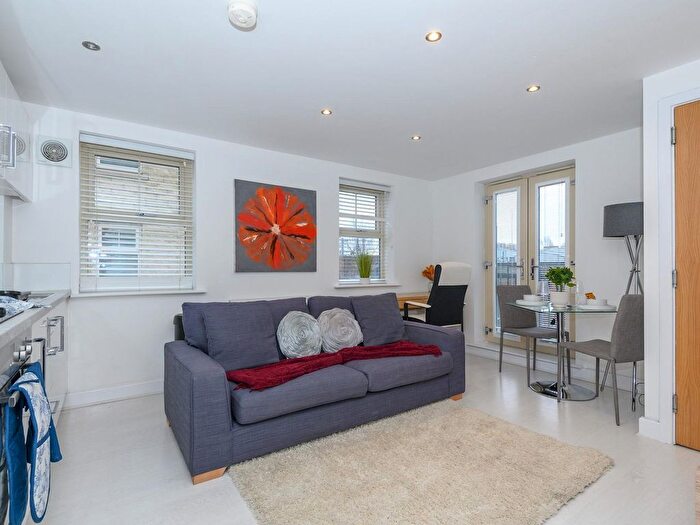 2 Bedroom Flat To Rent In City Of Leeds, LS12