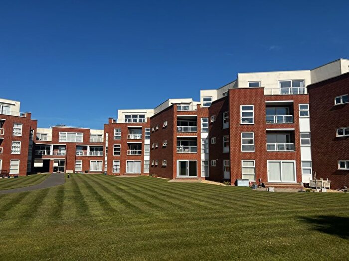 3 Bedroom Flat To Rent In Camden Hurst, Milford On Sea, Lymington, Hampshire, SO41