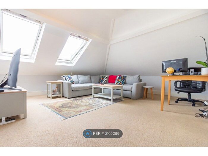 1 Bedroom Flat To Rent In Longley Road, London, SW17