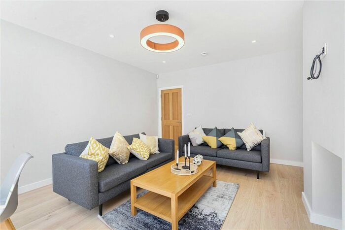 2 Bedroom Flat To Rent In Marylebone High Street, Marylebone, London, W1U