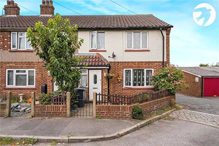 3 Bedroom End Of Terrace House For Sale In Broomfield Road, Swanscombe, Kent, DA10