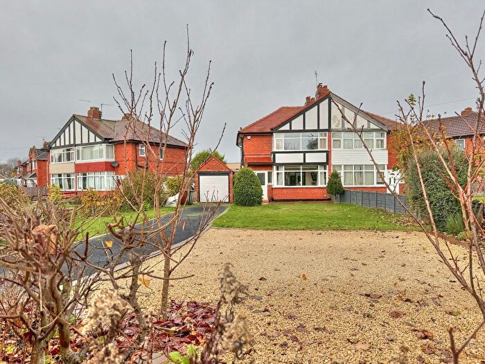 3 Bedroom Semi Detached House For Sale In Wallis Avenue, Lincoln, LN6