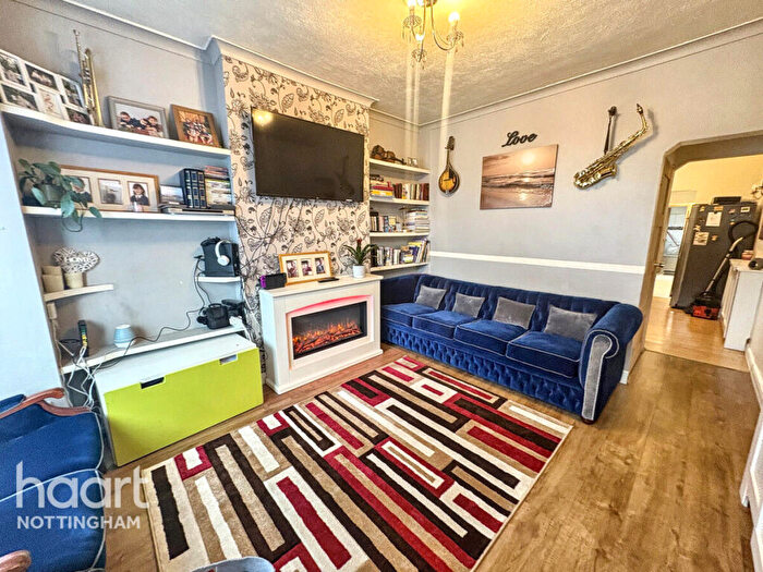 3 Bedroom Semi-Detached House For Sale In Sandford Avenue, Nottingham, NG10