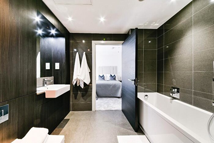 2 Bedroom Apartment To Rent In Hampstead Reach, Chandos Way, London, NW11