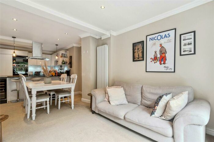 2 Bedroom Apartment To Rent In Kennington Park Road, London, SE11