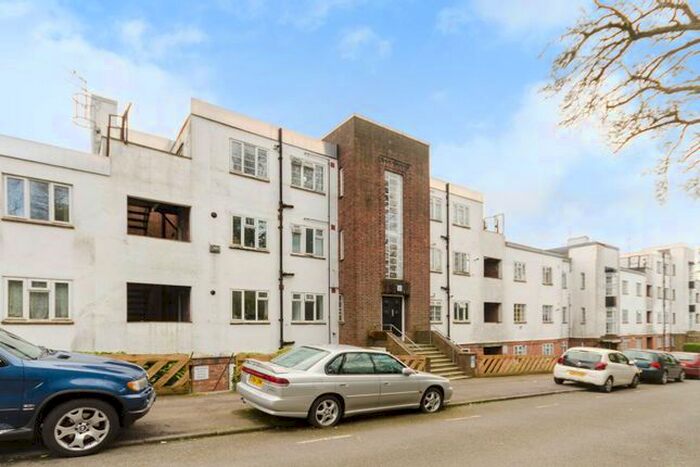 2 Bedroom Flat To Rent In The Woodlands, Upper Norwood, London, SE19