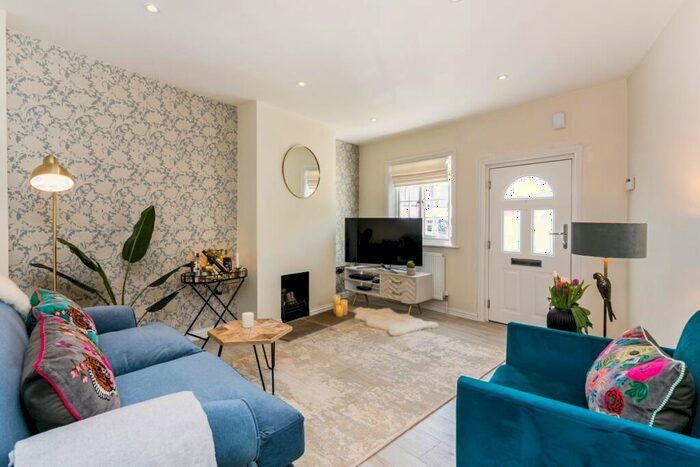 2 Bedroom Cottage To Rent In Ferry Road Bray, SL6