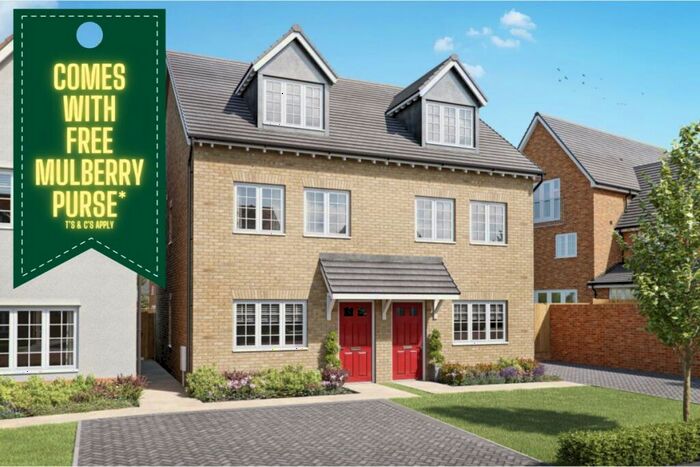 3 Bedroom Semi-Detached House To Rent In Triple Avenue, Braintree, CM7