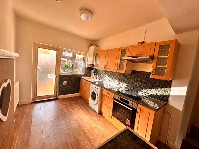 1 Bedroom Flat To Rent In Albert Road, Ilford, IG1