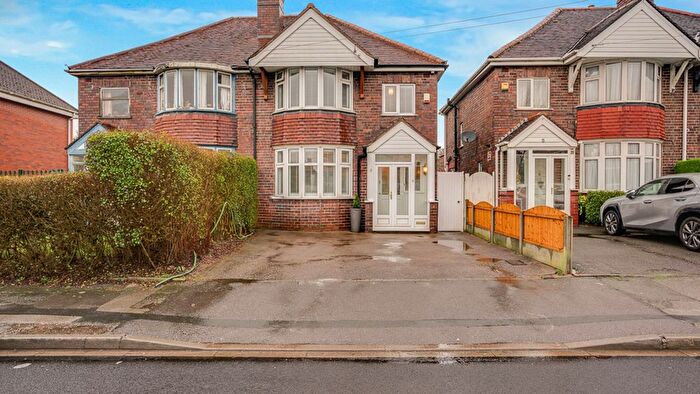 3 Bedroom Semi Detached House For Sale In Worcester Lane, Four Oaks, B75