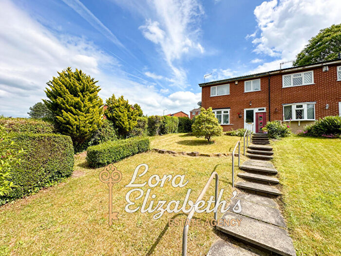 3 Bedroom Town House For Sale In Morrell Bank, Nottingham, NG5