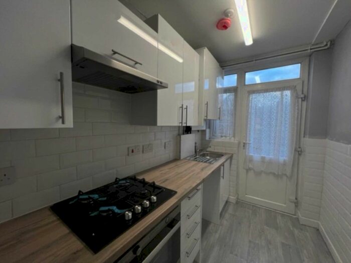 3 Bedroom Semi-Detached House To Rent In Uplands Road, Woodford, IG8