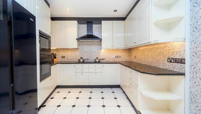 5 Bedroom Flat To Rent In Park Road, London, NW8