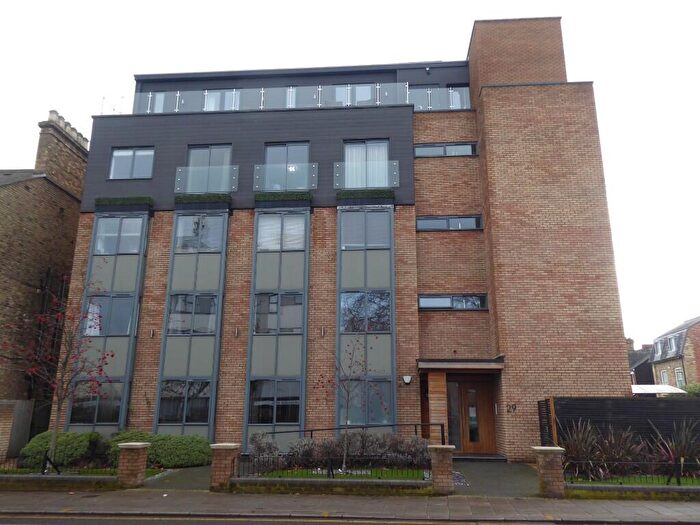 2 Bedroom Apartment To Rent In Goldington Road, Bedford, Bedfordshire, MK40