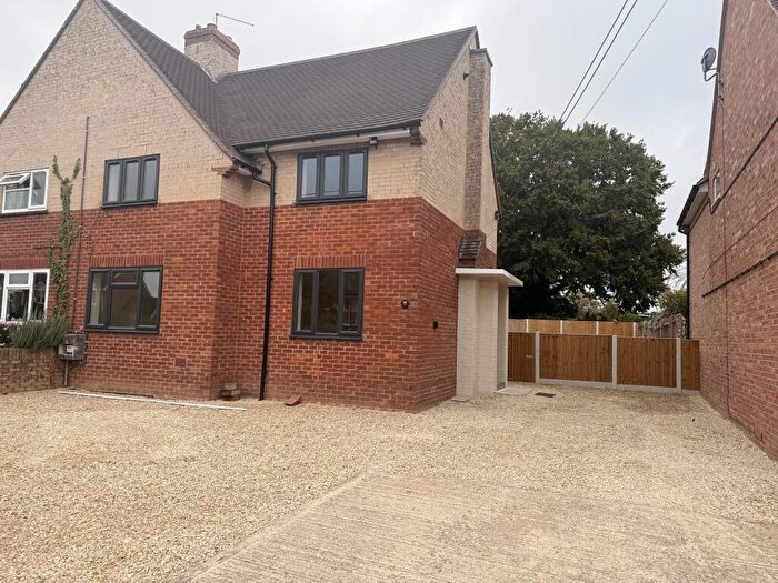 3 Bedroom Semi Detached House To Rent In Priory Avenue, Hungerford, West Berkshire, RG17