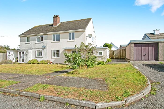 3 Bedroom Semi-detached House For Sale In Weeth Close, Camborne, Cornwall, TR14