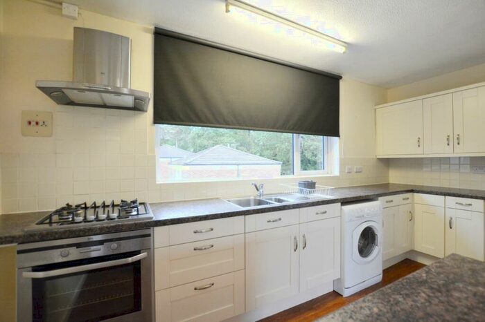 2 Bedroom Apartment To Rent In Heathermount Gardens, RG45