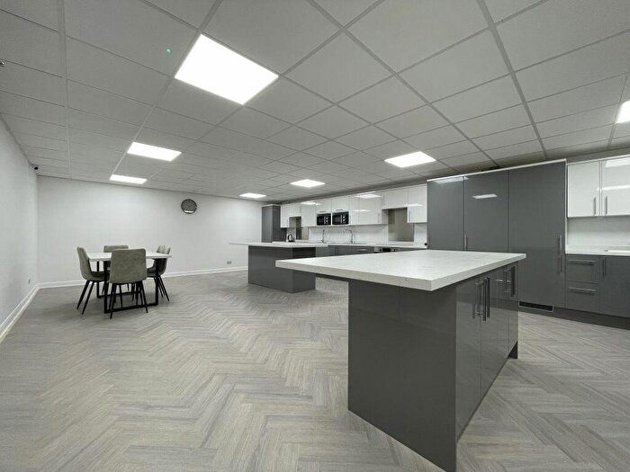 Flat To Rent In Wilbury Villas -, S70