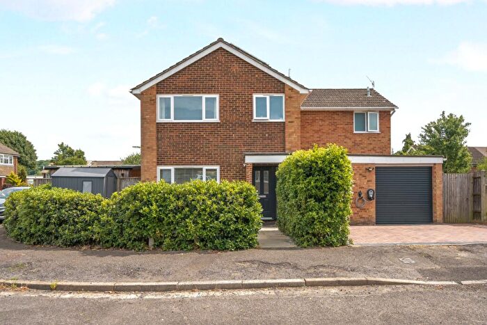 4 Bedroom Detached House For Sale In Llanaway Close, Godalming, Surrey, GU7