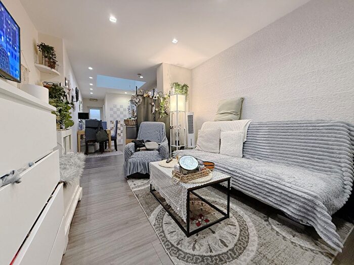 1 Bedroom Flat To Rent In Vicarage Farm Road, Hounslow, TW3