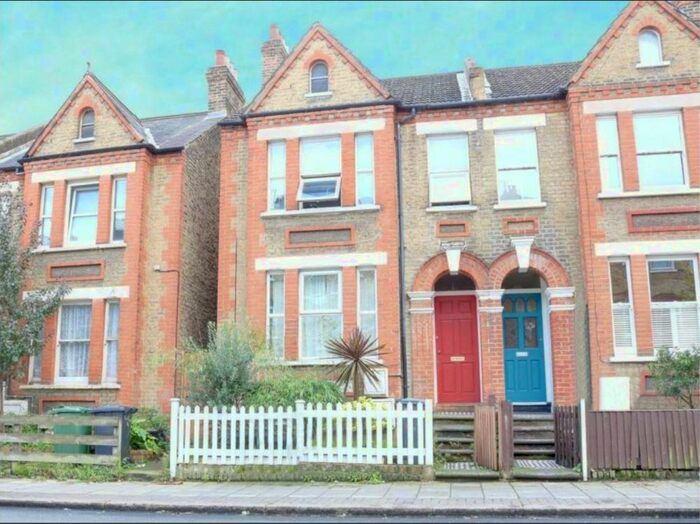 2 Bedroom Flat To Rent In Gipsy Road, Crystal Palace, SE27