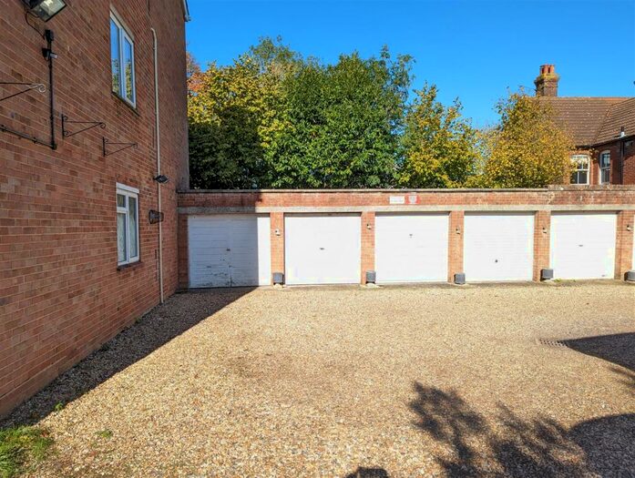 Garage / Parking To Rent In Elm Grove Place, Off The Avenue, Salisbury, SP1