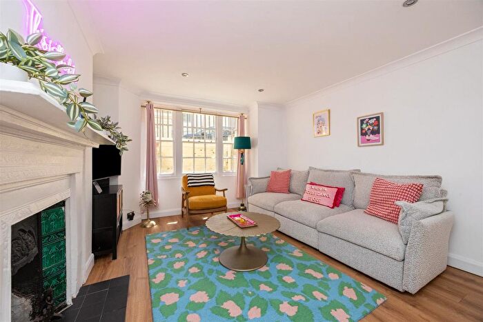 2 Bedroom Flat For Sale In Regency Square, Brighton, BN1 - Photo 1