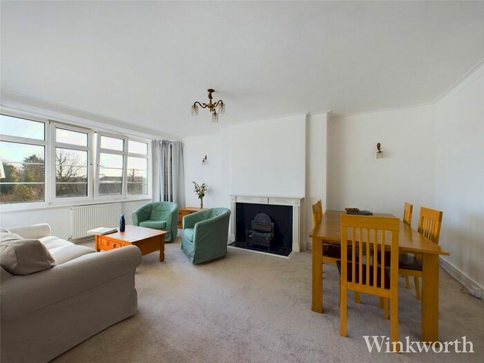 3 Bedroom Flat To Rent In Mount Avenue, London, W5