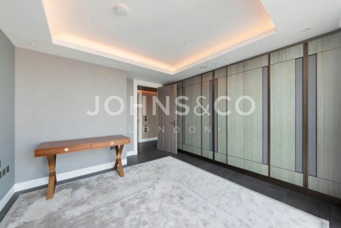 3 Bedroom Flat To Rent In Maine Tower, Canary Wharf, London, E14