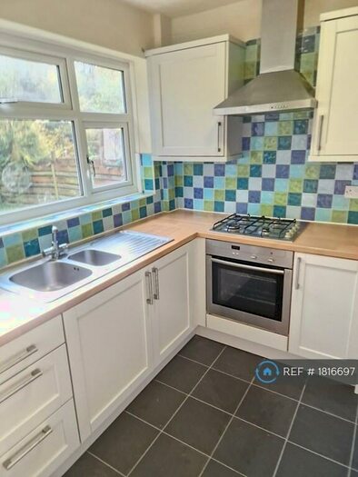 4 Bedroom Semi-Detached House To Rent In Totley Brook Road, Sheffield, S17