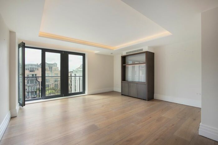 2 Bedroom Flat To Rent In Kensington Gardens Square, London, W2