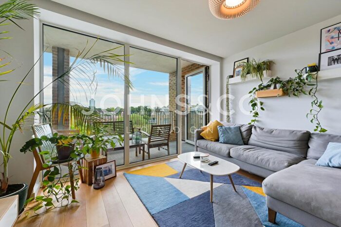 2 Bedroom Flat To Rent In Copland Court, Brentford Lock West, Brentford, TW8