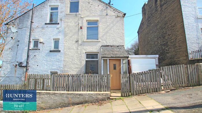 3 Bedroom End Of Terrace House To Rent In Melrose Street, Bradford, BD7