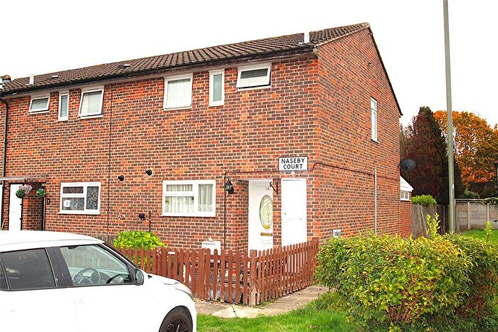 3 Bedroom End Terrace House For Sale In Clements Road, Walton-On-Thames, Surrey, KT12