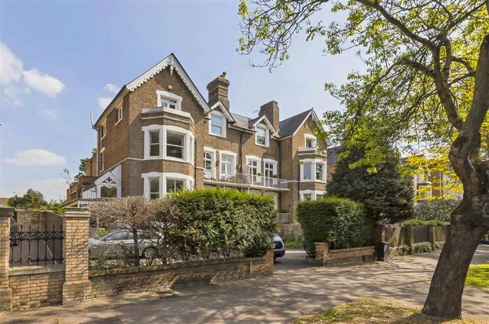 2 Bedroom Flat To Rent In Kew Road, Kew, Richmond, TW9
