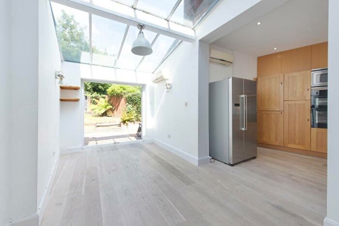 4 Bedroom Terraced House To Rent In Fitzwarren Gardens, Archway, N19