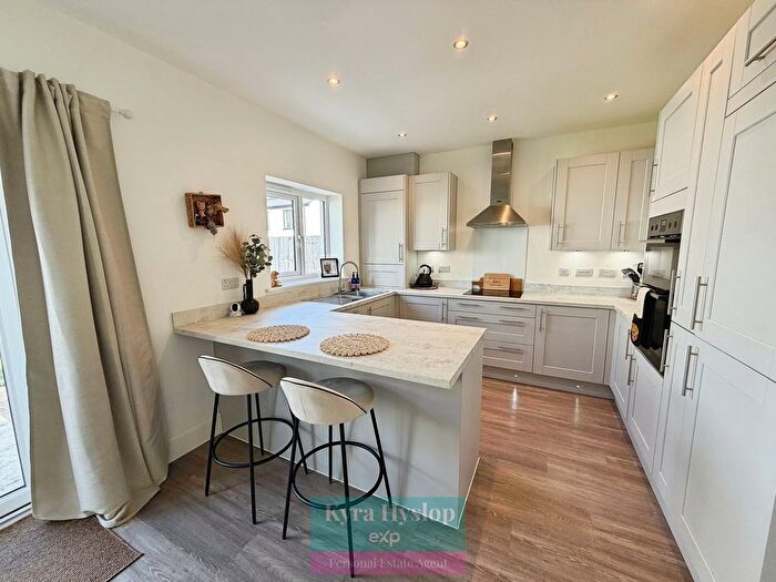 3 Bedroom Semi-Detached House For Sale In Elm Park Way, Exeter, EX1