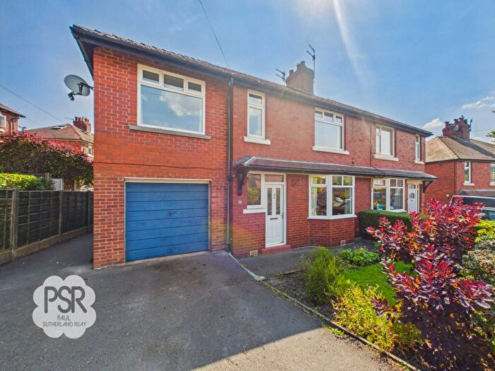 5 Bedroom Semi-Detached House For Sale In Diglands Avenue, New Mills, SK22