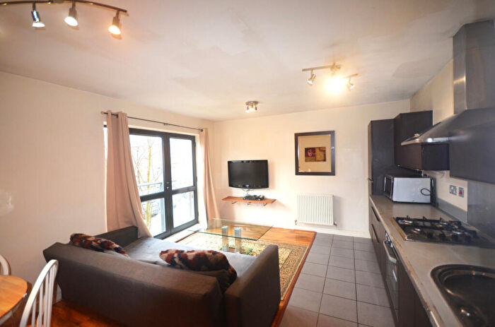 1 Bedroom Flat To Rent In - Parham Drive, IG2